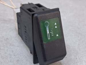 Klawisz, przycisk, włącznik klimatyzacji nr 514.111, 8 PINów, 6+2 piny, SETRA S315 HD
