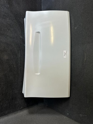 00981, Zderzak BOVA FUTURA przód, klapa od koła zapasowego, środkowa część (1).jpg