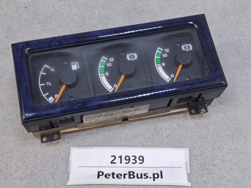 21939, Zestaw zegarów, 3 zegary MAN 81.27202.6096, VDO 110.801010005, MAN A01, wskaźnik poziomu paliwa, 2 x wskaźnik ciśnienia, nr 88 233 089 0016, niebieska obudowa (5).jpg