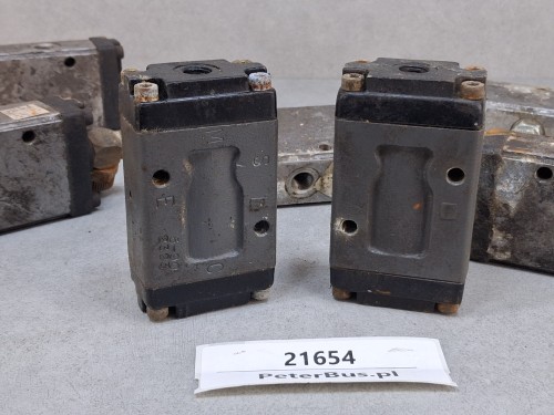 21654, Zawór drzwi autobusu VAN HOOL - EOS, E000911847, 5-90 nr 2323,  wymiary 10 x 5,5 cm  (8).jpg