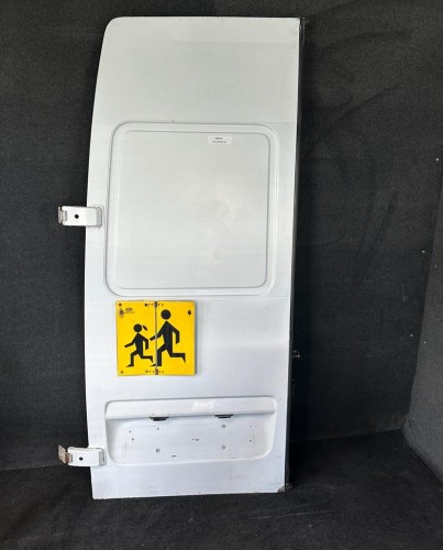 00976, Drzwi tylne, lewe, Mercedes Sprinter 413 autobus (19).jpg