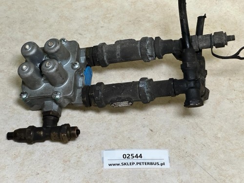 02544a, Zawór zabezpieczający EBS nr 18.01.3123, 4-drożny + 2 x zawór zwrotny WABCO 434 014 100 0 (2).jpeg