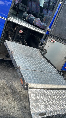 Winda autobusowa dla pasażerów poruszających się na wózkach inwalidzkich (6).jpeg