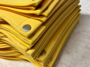 Zagłówki na fotele autobusowe, na wymiar, mocowane na napy, kształt języczka