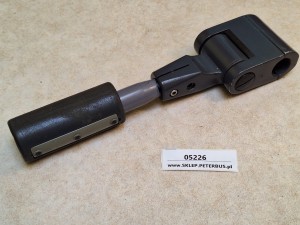 Rączka, barierka odgradzająca przestrzeń kierowcy od przestrzeni pasażerskiej, blokująca wyjście przodem 