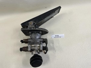 Zawór i pedał hamulca nożnego KNORR-Bremse MB4765, NEOPLAN N316 SHD