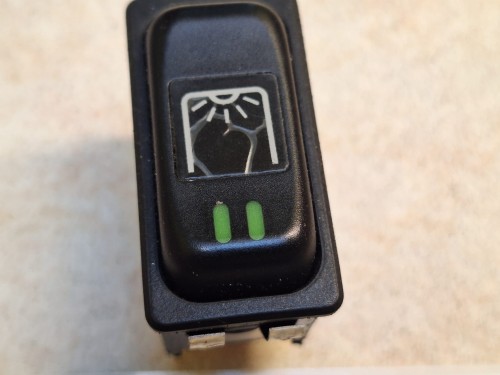 05553, Przycisk, klawisz, włącznik deski rozdzielczej MERCEDES O550 Integro, nr  611 540 00 66, oświetlenie wewnętrzne  (3).jpg