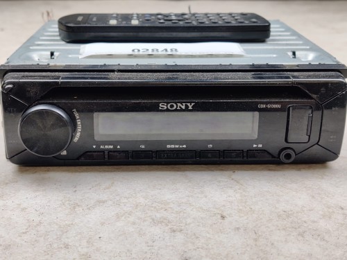 02848, Radio SONY CDX-G1300U, wejście USB, 12 V, rok produkcji 2020, wraz z pilotem i okablowaniem (2).jpeg