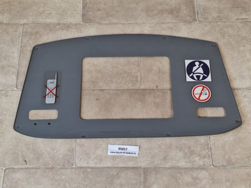 05857, Osłona monitora przedniego, zabudowanego, pleksa SCANIA (6).jpg