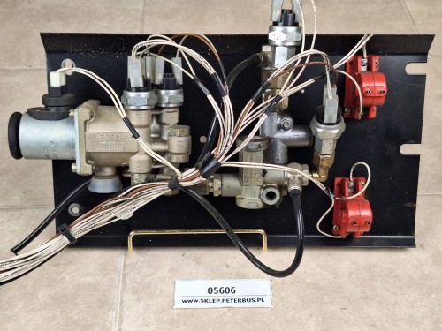 05606, Zespół zaworów otwierania i zamykania drzwi tylnych SETRA S 315 UL, BOSCH nr 0 481 500 102, BOSCH nr 0 481 009 036 , 2 x wyłącznik ciśnieniowy pneumatyczny BIRCHER DW20S (1).jpg