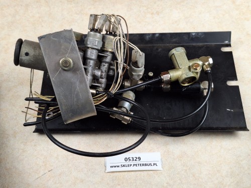 05329, Zespół zaworów otwierania i zamykania drzwi SETRA S 315 UL, BOSCH nr 0 481 500 101, BOSCH nr 0 481 009 036, nr 487 213 002 (5).jpg