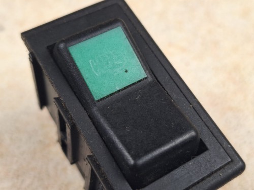 06387, Klawisz, przycisk, włącznik autobusu, HLF numer 443 459 045 800 , symbol silnika, IRISBUS Axer, KAROSA (6).jpg