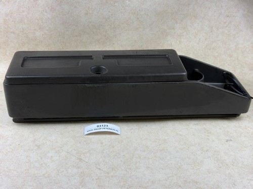 03123, Półka przy stanowisku kierowcy BOVA Futura, pod oknem kierowcy (4).jpeg