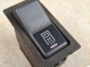 Klawisz, włącznik, przycisk nr 512.651, IVECO, 2 PINy, otwieranie drzwi