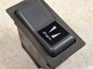 Klawisz, włącznik, przycisk nr 512.657, 3 PINy, napis SET