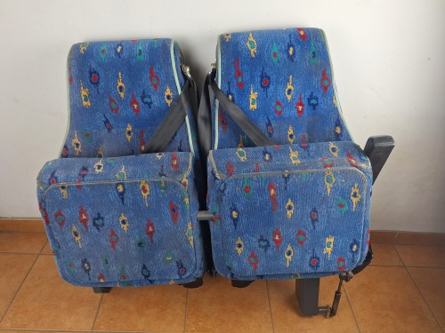 03436, Fotele składane pionowo, podwójny fotel pilota, z pasami i siłownikami do siedzisk (3).jpg