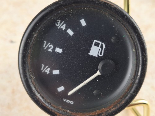 06230, Wskaźnik, zegar poziomu paliwa SETRA, Mercedes, VDO 301 (5).jpg