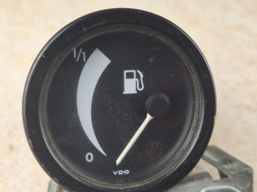 06322, Wskaźnik, zegar poziomu paliwa BOVA Futura, VDO 301.471134, 24V, 1999 rok (6).jpg