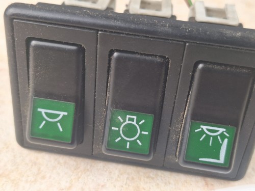 06311, Klawisze, włączniki, przyciski oświetlenia TEMSA Safari, zestaw 3 włączników (2).jpg