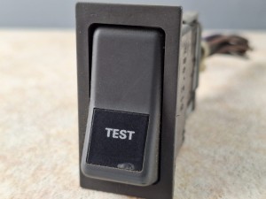 Klawisz, przycisk, włącznik deski rozdzielczej IVECO z napisem TEST, nr 512.658