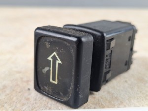 Klawisz, przycisk, włącznik deski rozdzielczej autobusu RENAULT FR1, symbol strzałki
