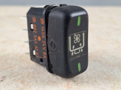 06806, Klawisz, przycisk, włącznik nawiewów 1459.24V 8A, Mercedes 002 545 32 07 (1).jpg