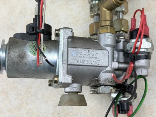 03907, Elektrozawór BOSCH 0 481 500 102 wraz z zaworem ograniczającym ciśnienie BOSCH nr 0 481 009 036 (7).jpeg