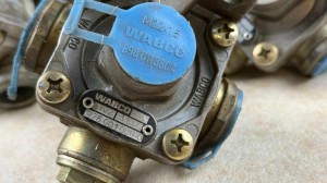 Zawór pneumatyczny WABCO 975 001 000 0 - NOWY - M22 x 1,5 WABCO 898 011 380 4