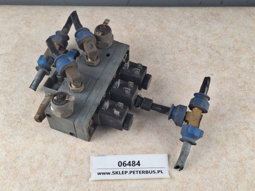 06484, Elektrozawór sterowania otwierania drzwi WABCO 4726000220 (3).jpg