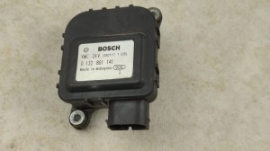 Silniczek krokowy, element nastawczy, silniczek z przekładnią BOSCH 0 132 801 141
