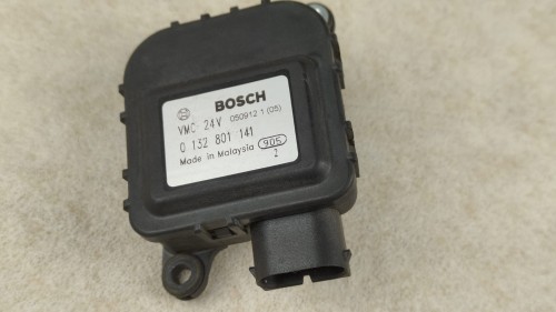 10541, Silniczek krokowy, element nastawczy, silniczek z przekładnią BOSCH 0 132 801 141  (1).jpeg