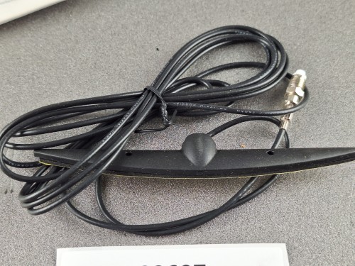08607, Wewnętrzna antena samochodowa BLAUPUNKT  7 617 495 111 (4).jpg