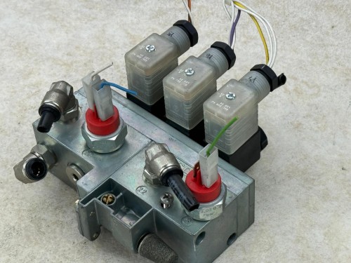 11056, Elektrozawór sterowania otwierania drzwi WABCO 4726000220, nr 472 600 011 6 (4).jpeg