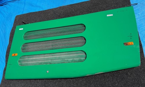 11250, Klapa boczna przy silniku, MAN REGIO, lewy tył, z kratką, wymiary 220 cm x  108,5 cm (96 cm od strony skosu) (1).jpeg