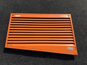 Klapa boczna przy silniku IRIBUS AXER, prawy tył, skośna