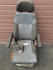 ISRI Fotel kierowcy autobusu, pneumatyczny, pas, dwa podłokietniki, regulacja wysokości siedziska, regulacja oparcia, regulacja przód tył, zagłówek