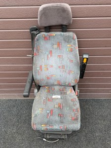 ISRI Fotel kierowcy autobusu, pneumatyczny, pas, dwa składane podłokietniki, regulacja wysokości siedziska, regulacja oparcia, regulacja przód tył, zagłówek