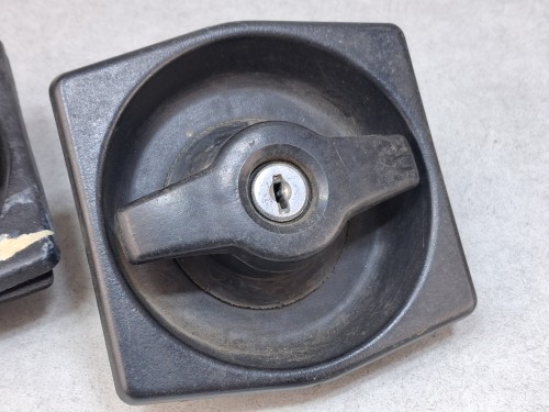 09961, Klamka, pokrętło klamki drzwi autobusu, wymiary  10 x 9 cm, bez kluczyka (3).jpg