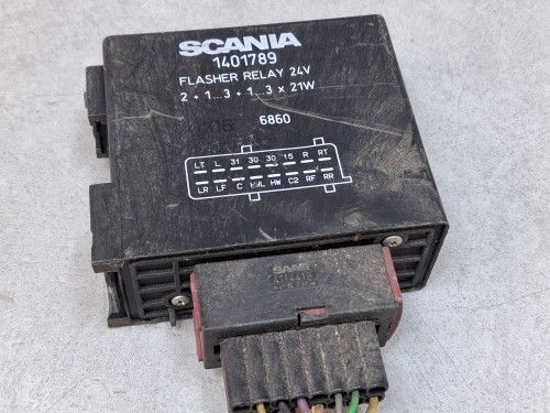 09999, Sterownik, przekaźnik, przerywacz kierunkowskazów SCANIA 1401789, autobus Irizar Century  (3).jpg