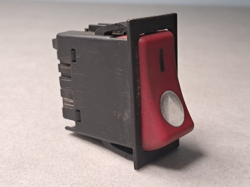 20893, Klawisz, przycisk, włącznik świateł awaryjnych MAN, DAV nr 24 602, czerwony klawisz z symbolem trójkąta, 10 PINów (6).jpg