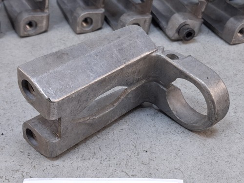 20909, Uchwyt lusterka autobusowego VOLVO - NOWY - aluminium - wymiary 10 x 6 cm (7).jpg