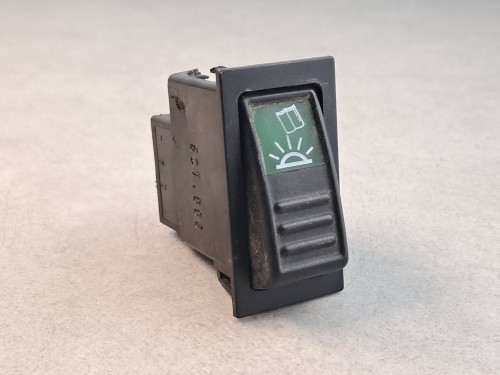 20372, Klawisz, przycisk, włącznik nr 521.006, oświetlenie autobusu IVECO (3).jpg