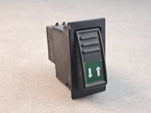 Klawisz, włącznik BOVA Futura EURO 2, nr 521.111, podnoszenie i opuszanie rolety szyby przedniej, roleta przeciwsłoneczna 