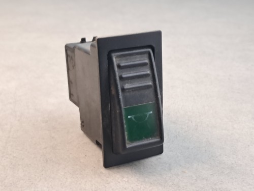 20639, Klawisz, przycisk, włącznik nr 521.006, oświetlenie autobusu IVECO (3).jpg