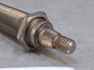 Trzpień wycieraczki autobusu VOLVO - NOWY, wymiary ok. 114 mm