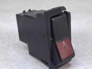 Klawisz, przycisk, włącznik świateł awaryjnych TEMSA SAFARI, BOVA Futura nr 501.605, 8 PINów, napis HAZARD, symbol trójkąta awaryjnego 