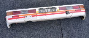 Zderzak autobusowy tył, tylny zderzak z lampami, gniazdo do przyczepki, klapka na hak