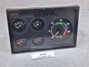 VDO 9 519 257, nr 110.008/444/029, deska rozdzielcza autobusu VOLVO Berkhof, zegary, 5 zegarów, obrotomierz, wskaźnik poziomu paliwa, wskaźnik temperatury, wskaźniki ciśnienia