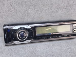 Radio, panel przedni BLAUPUNKT HAMBURG MP57, wyłamany 1 bolec mocujący, stan nieznany